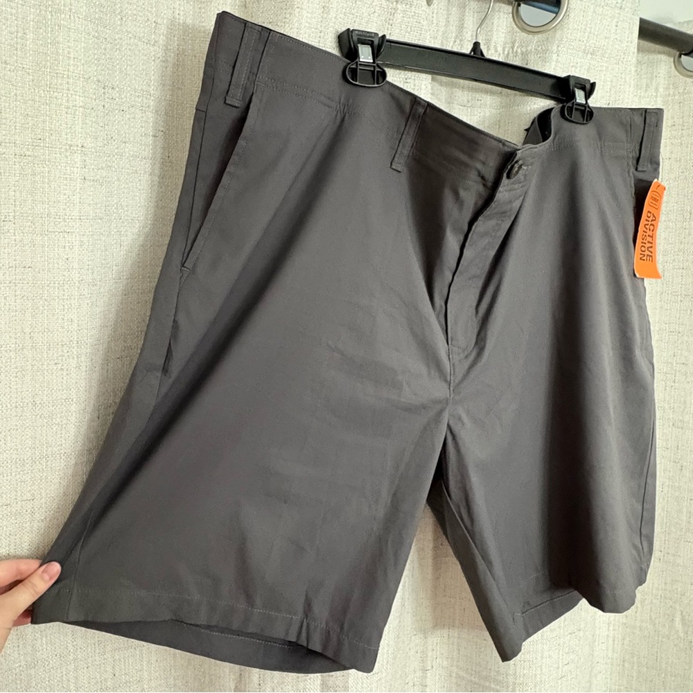 Foundry Active Division Men’s Comfort Stretch Quick Dry Dark Gray Shorts Size 50 - Picture 2 of 8